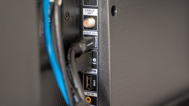 Hvad er AV-kabler og hvad bruges de til?